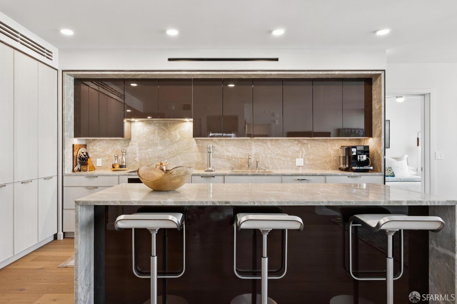 Detail Gallery Image 4 of 45 For 2525 Van Ness Ave #604,  San Francisco,  CA 94109 - 2 Beds | 2/1 Baths