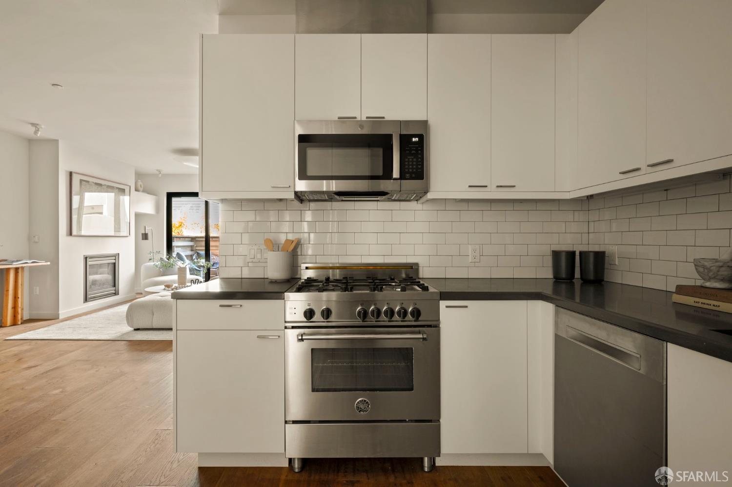 Photo #23: 426111637 Listing: Photo #23