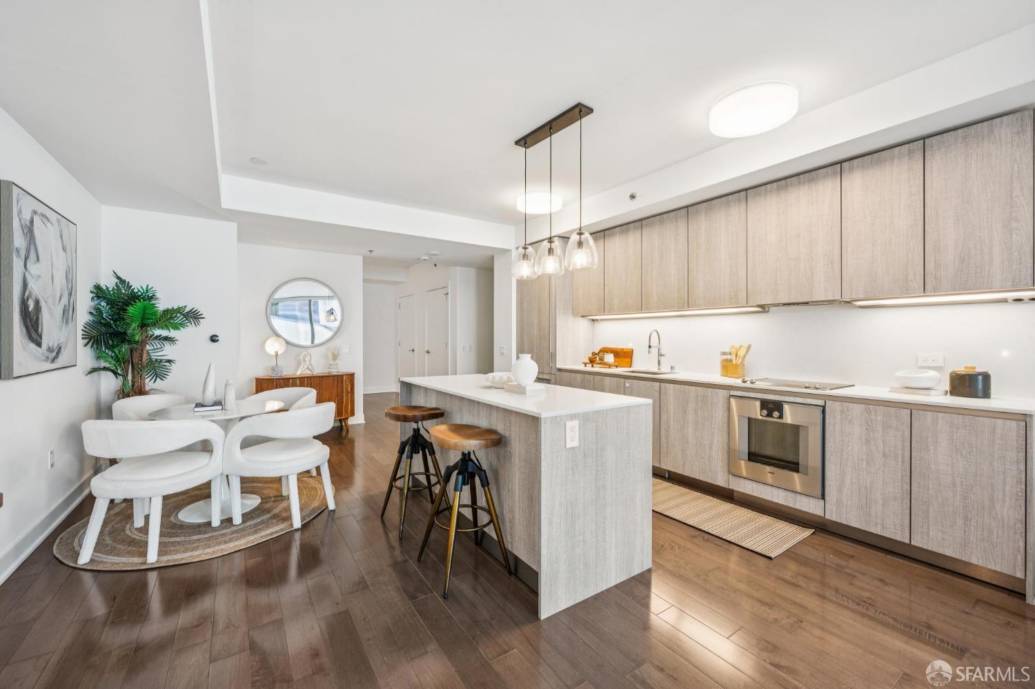 Photo #6: 426108104 Listing: Photo #6