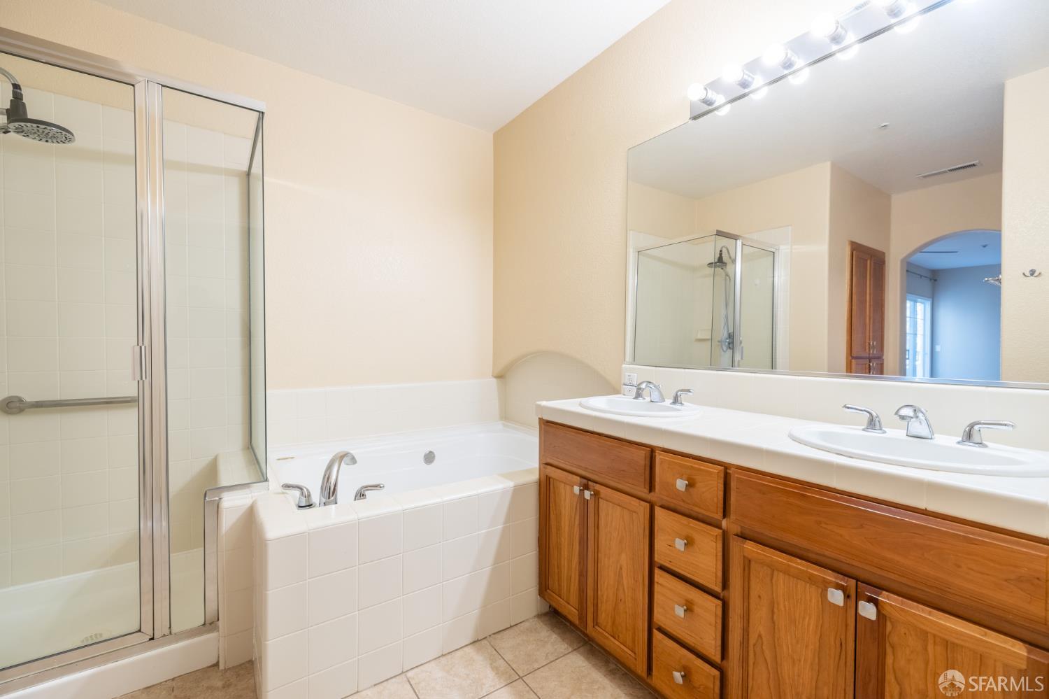 Detail Gallery Image 14 of 33 For 4138 Clarinbridge Cir, Dublin,  CA 94568 - 2 Beds | 2 Baths