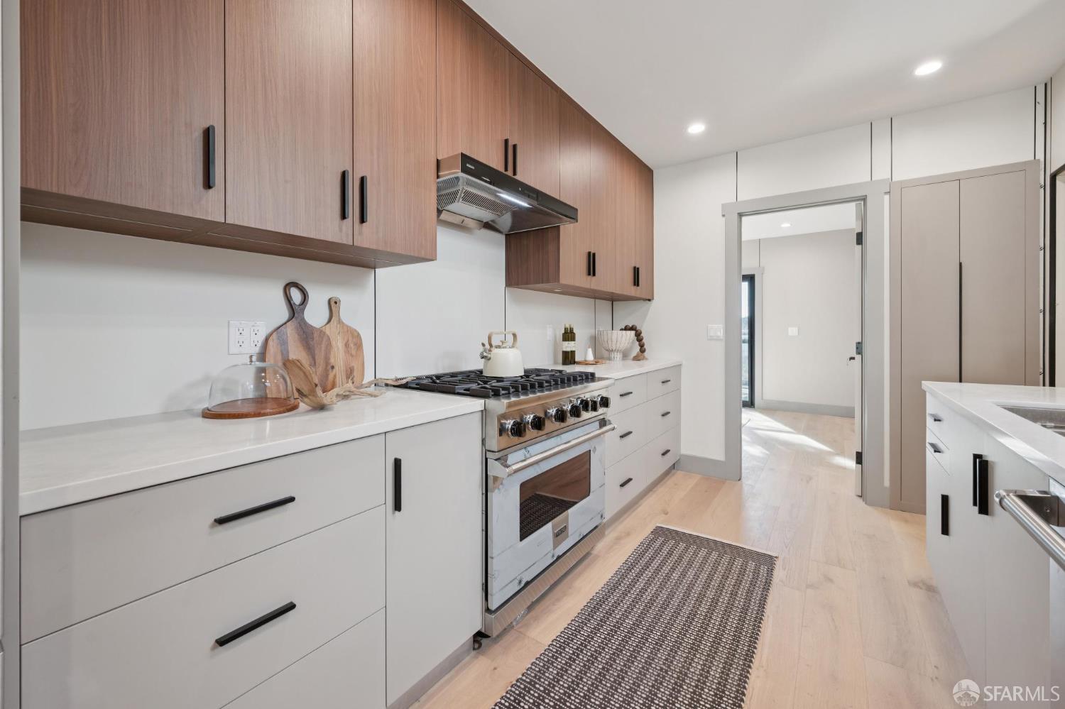 Detail Gallery Image 17 of 72 For 1371 34th Ave, San Francisco,  CA 94122 - 4 Beds | 4 Baths