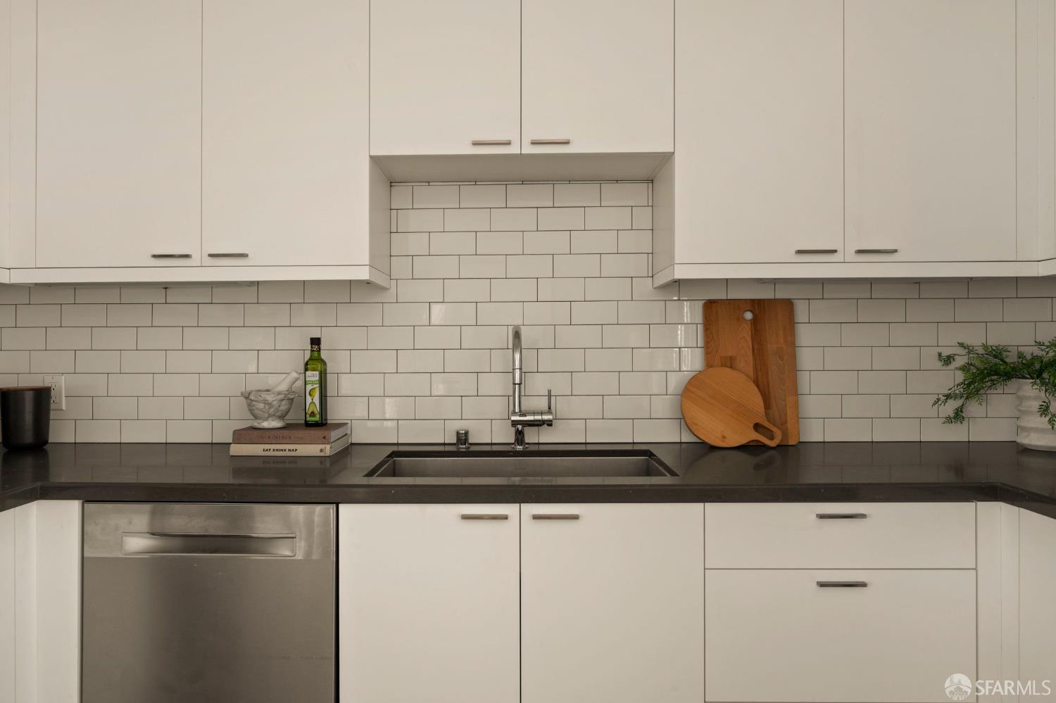 Photo #21: 426111637 Listing: Photo #21