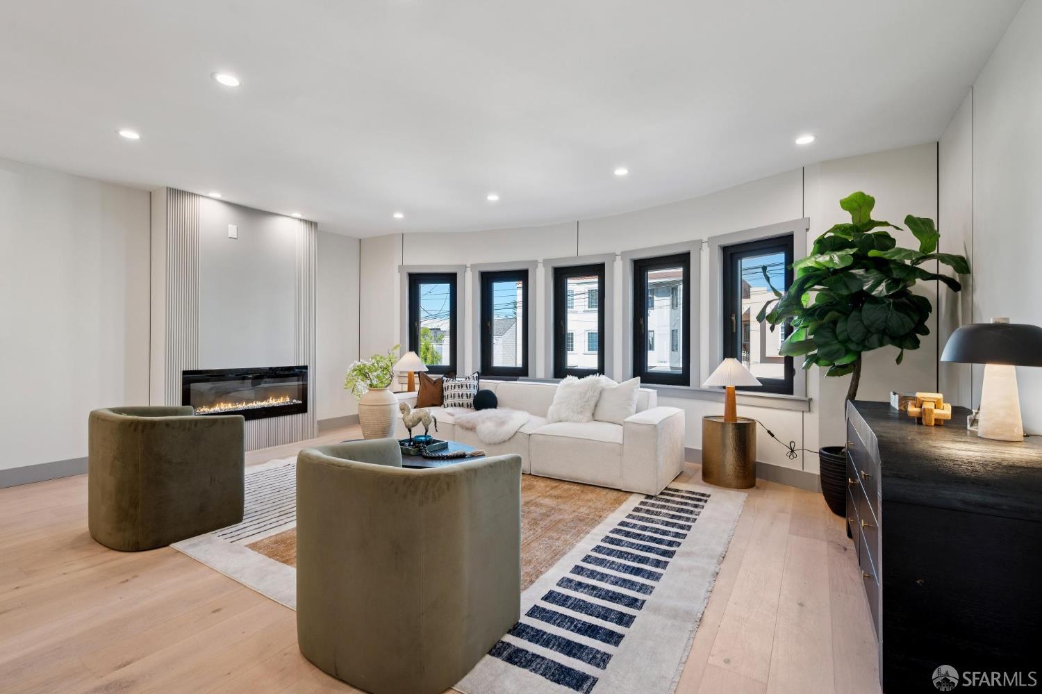 Detail Gallery Image 3 of 72 For 1371 34th Ave, San Francisco,  CA 94122 - 4 Beds | 4 Baths