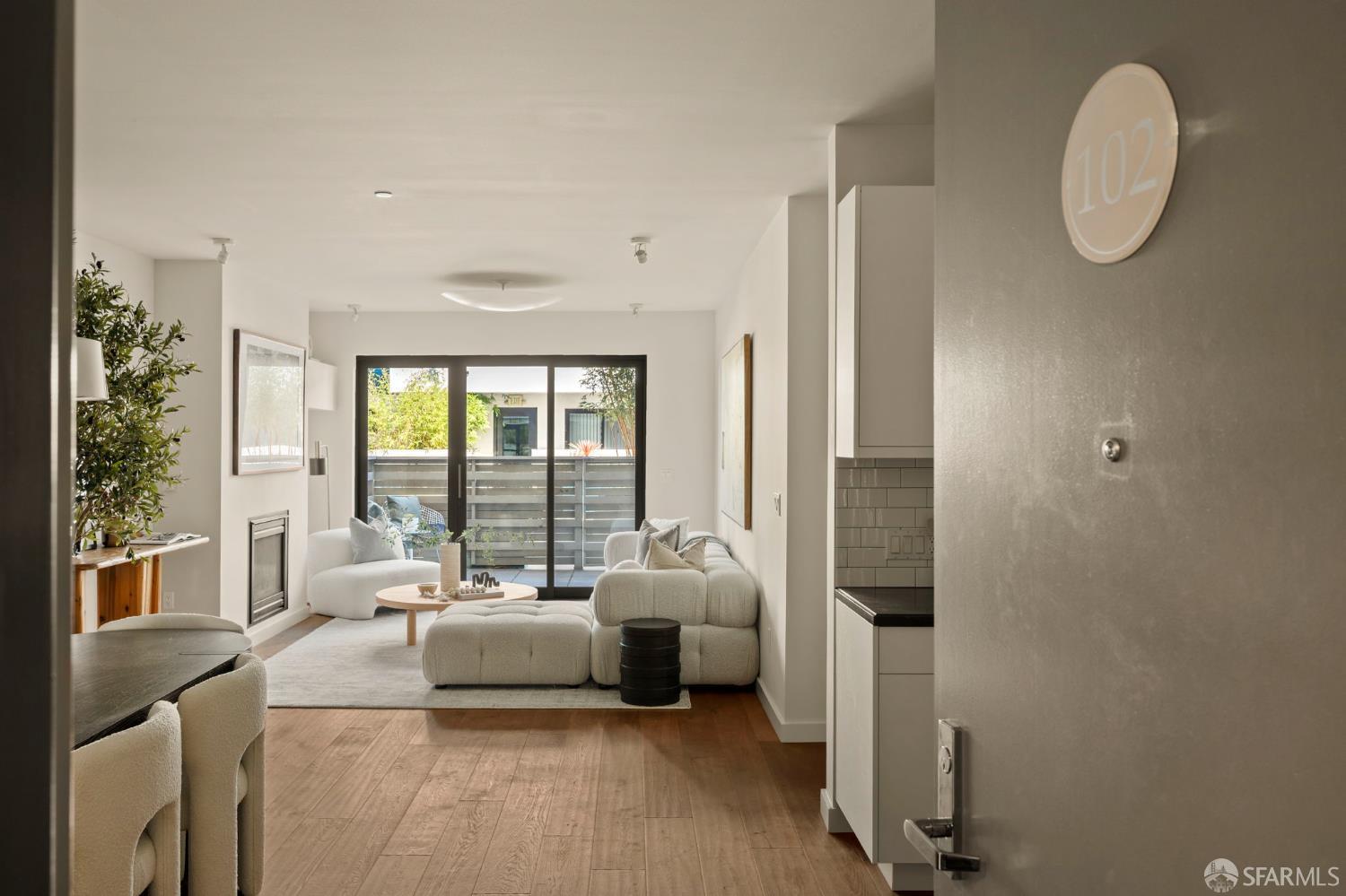 Photo #2: 426111637 Listing: Photo #2