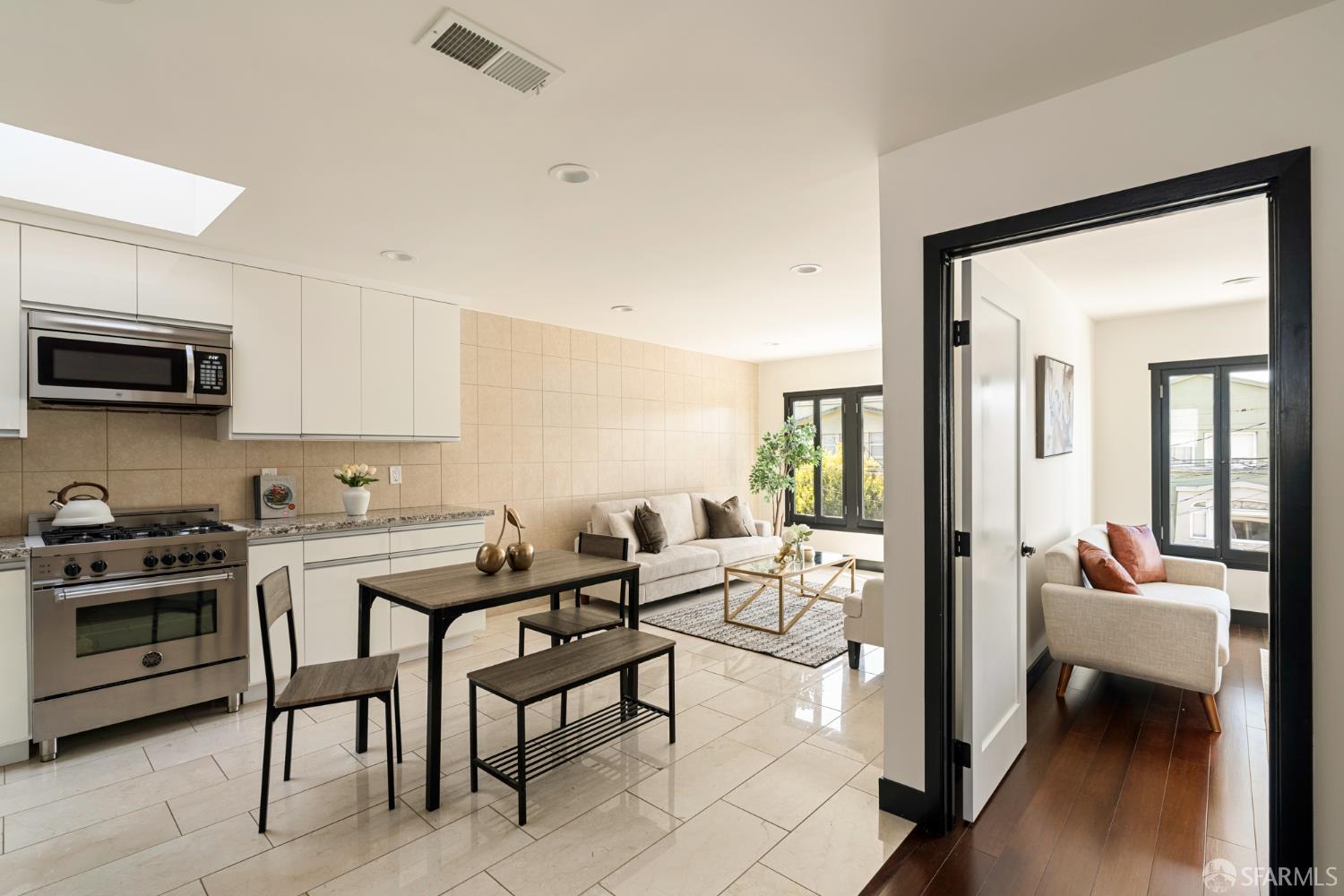 Detail Gallery Image 4 of 27 For 428 17th Ave, San Francisco,  CA 94121 - 2 Beds | 2 Baths