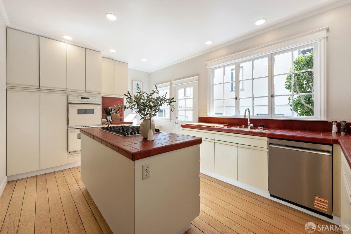 Detail Gallery Image 18 of 50 For 333 San Benito Way, San Francisco,  CA 94127 - 4 Beds | 3 Baths