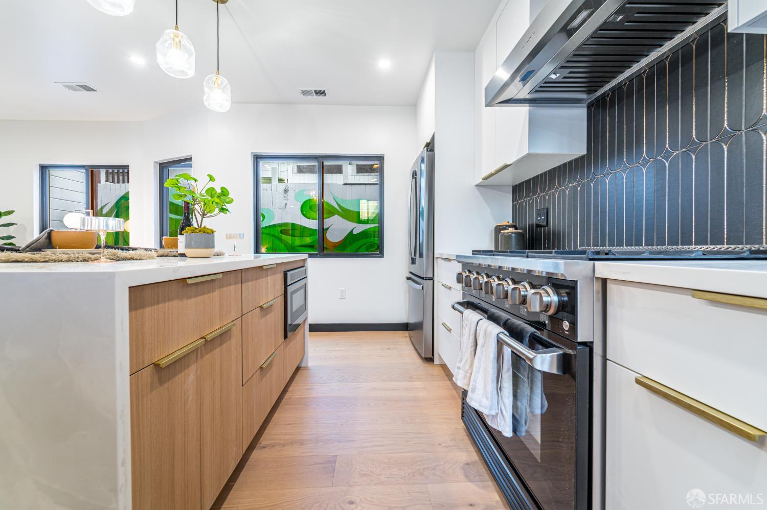 Detail Gallery Image 17 of 85 For 165 Valparaiso St, San Francisco,  CA 94133 - 4 Beds | 3 Baths