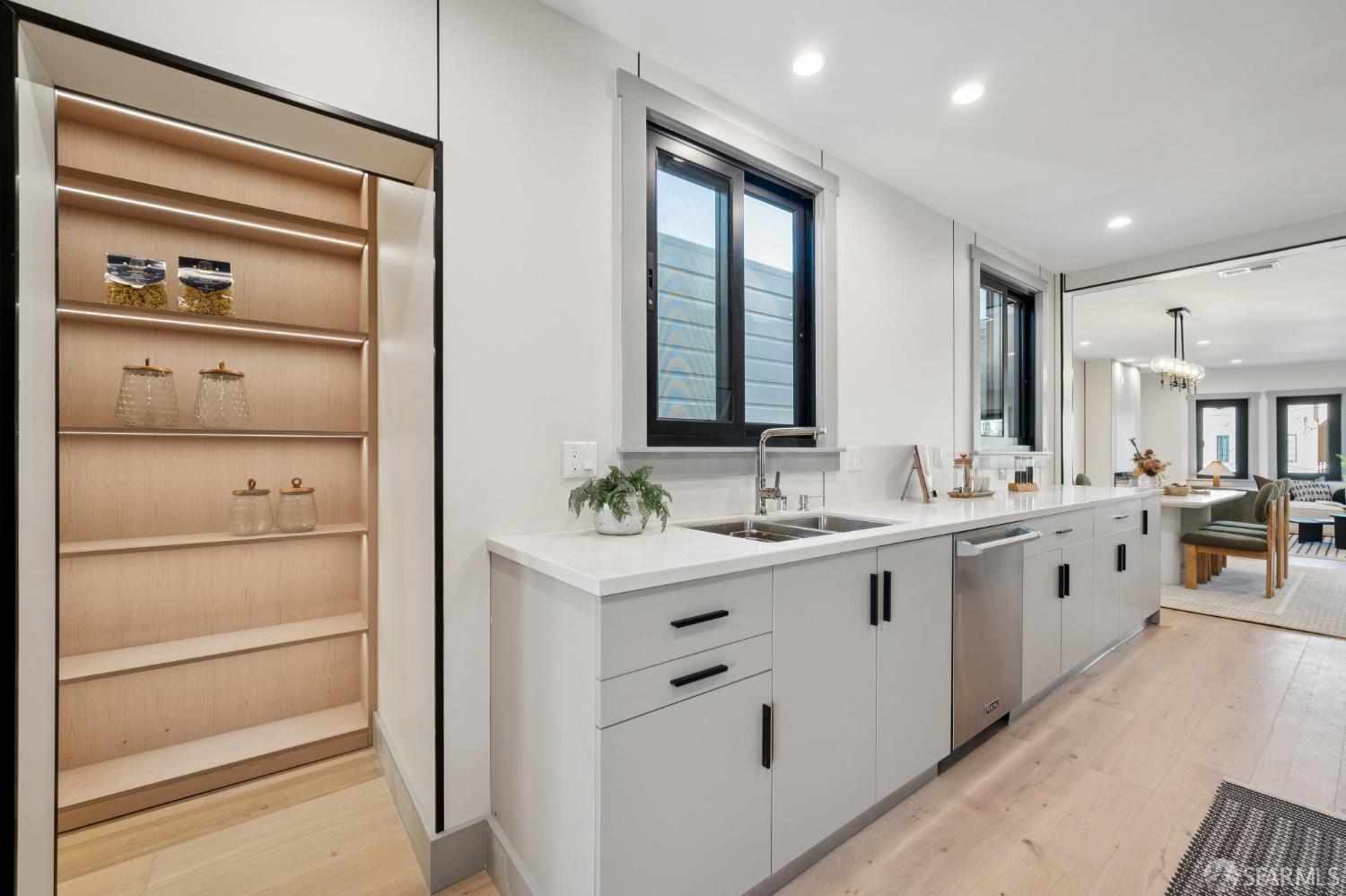 Detail Gallery Image 21 of 72 For 1371 34th Ave, San Francisco,  CA 94122 - 4 Beds | 4 Baths