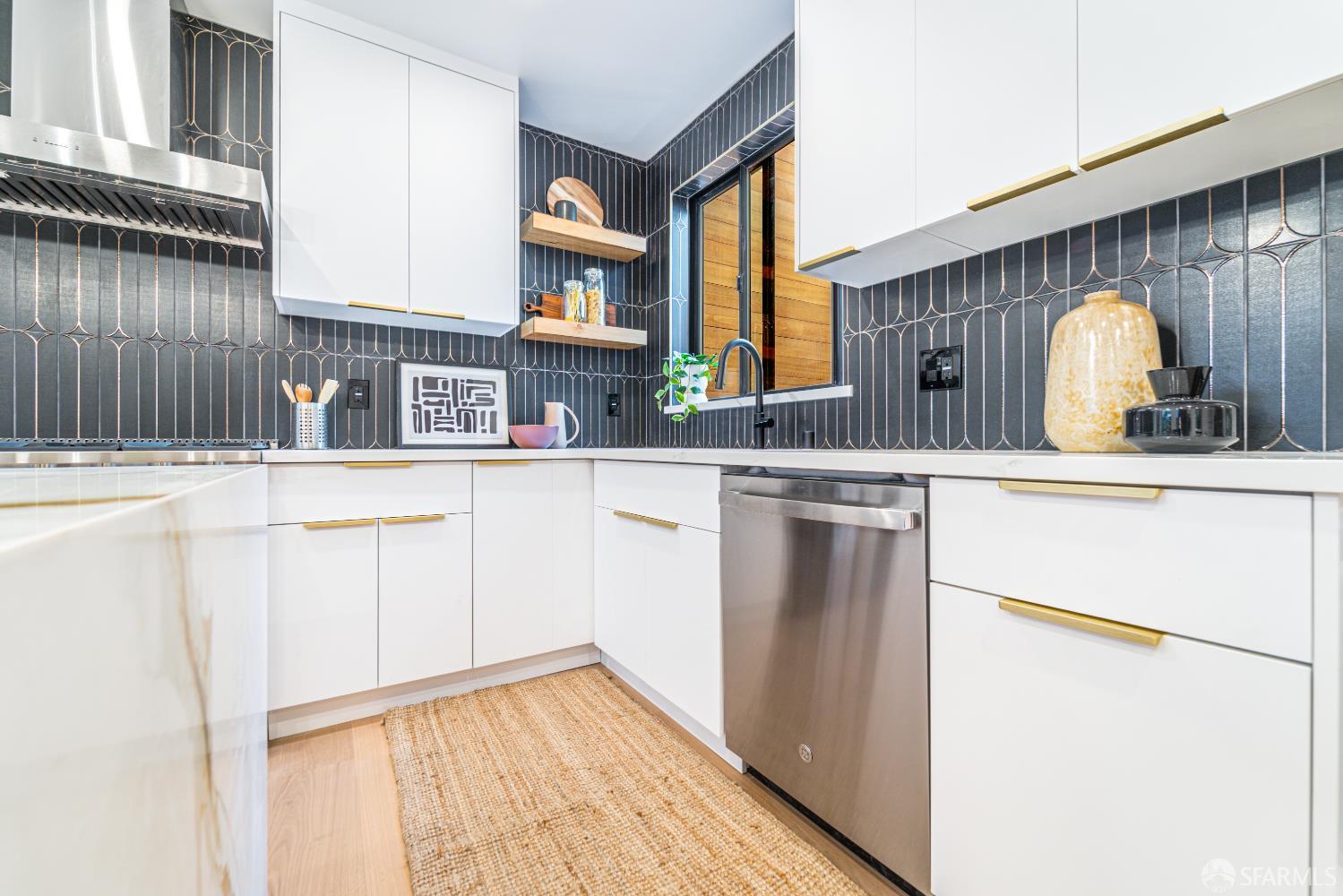 Detail Gallery Image 18 of 85 For 165 Valparaiso St, San Francisco,  CA 94133 - 4 Beds | 3 Baths