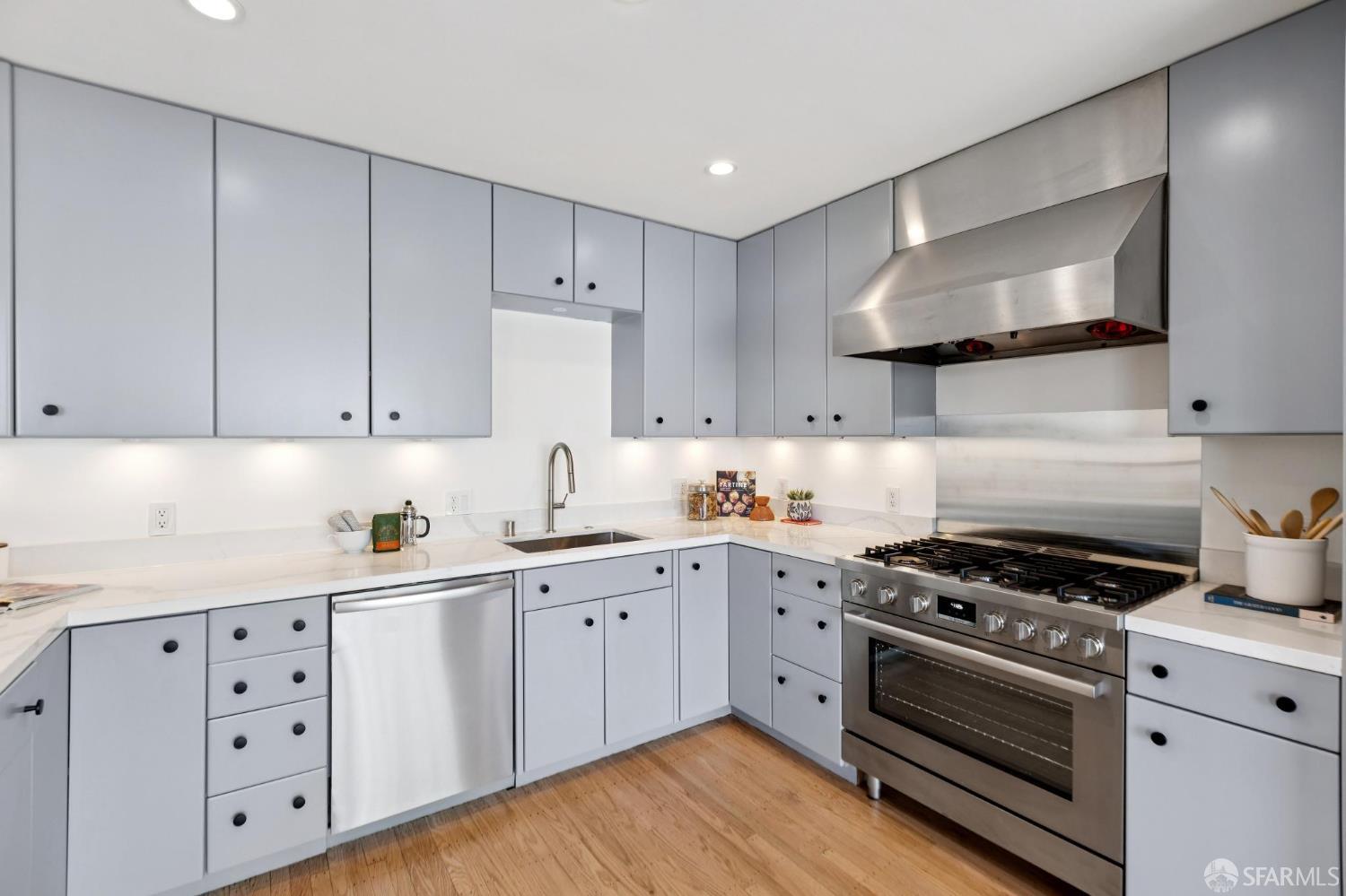 Detail Gallery Image 11 of 53 For 190 Rutledge St, San Francisco,  CA 94110 - 3 Beds | 3 Baths