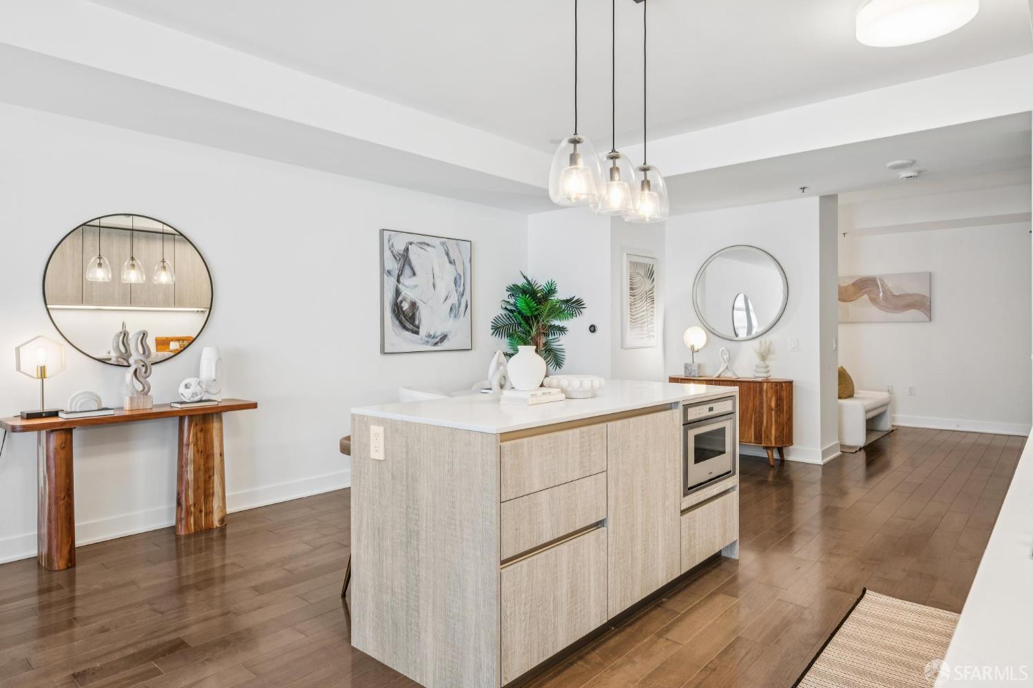 Photo #8: 426108104 Listing: Photo #8