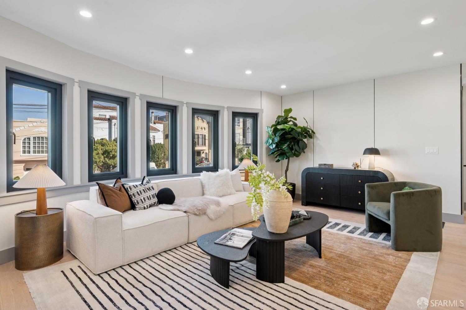 Detail Gallery Image 9 of 72 For 1371 34th Ave, San Francisco,  CA 94122 - 4 Beds | 4 Baths