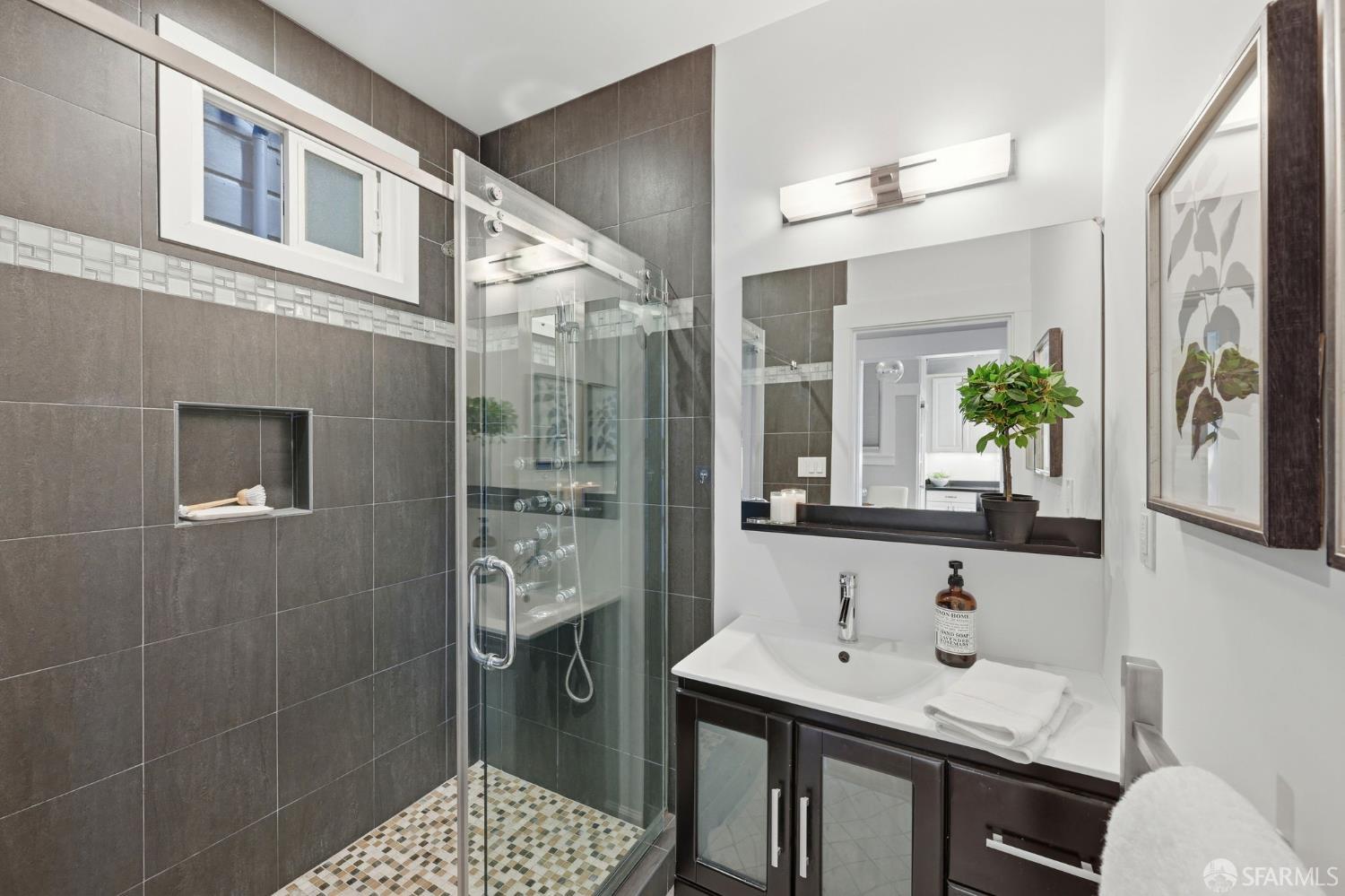 Photo #9: 426108134 Listing: Photo #9