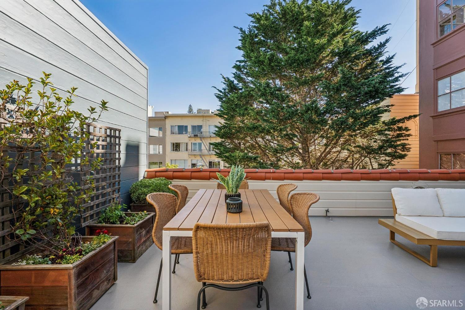 Detail Gallery Image 32 of 72 For 33 Grenard Ter, San Francisco,  CA 94109 - 3 Beds | 2/1 Baths