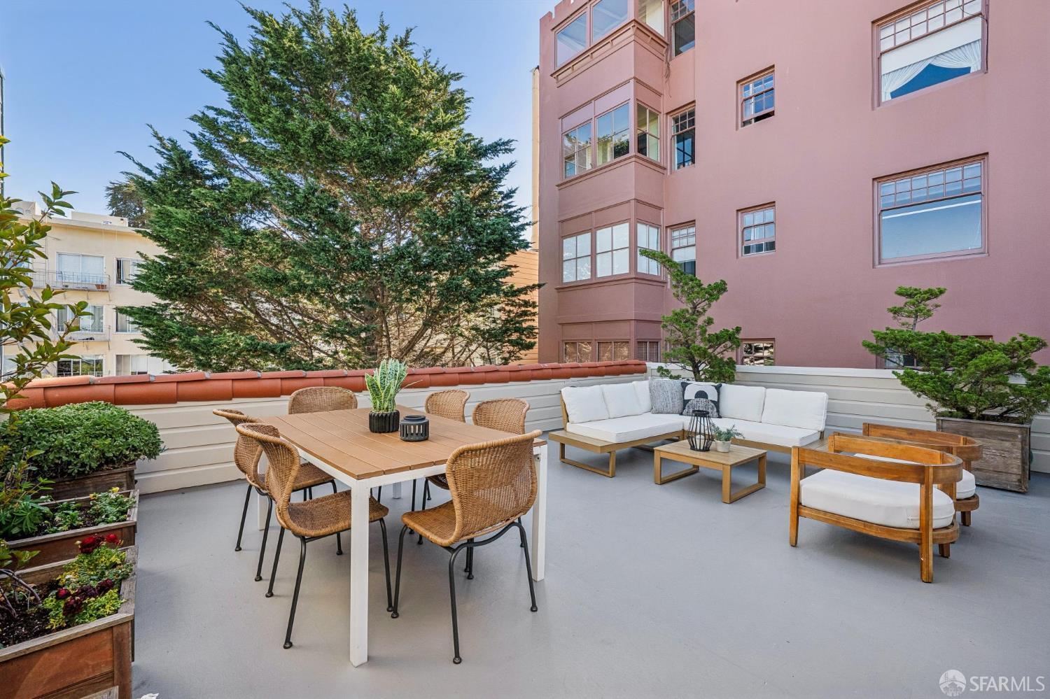 Detail Gallery Image 33 of 72 For 33 Grenard Ter, San Francisco,  CA 94109 - 3 Beds | 2/1 Baths