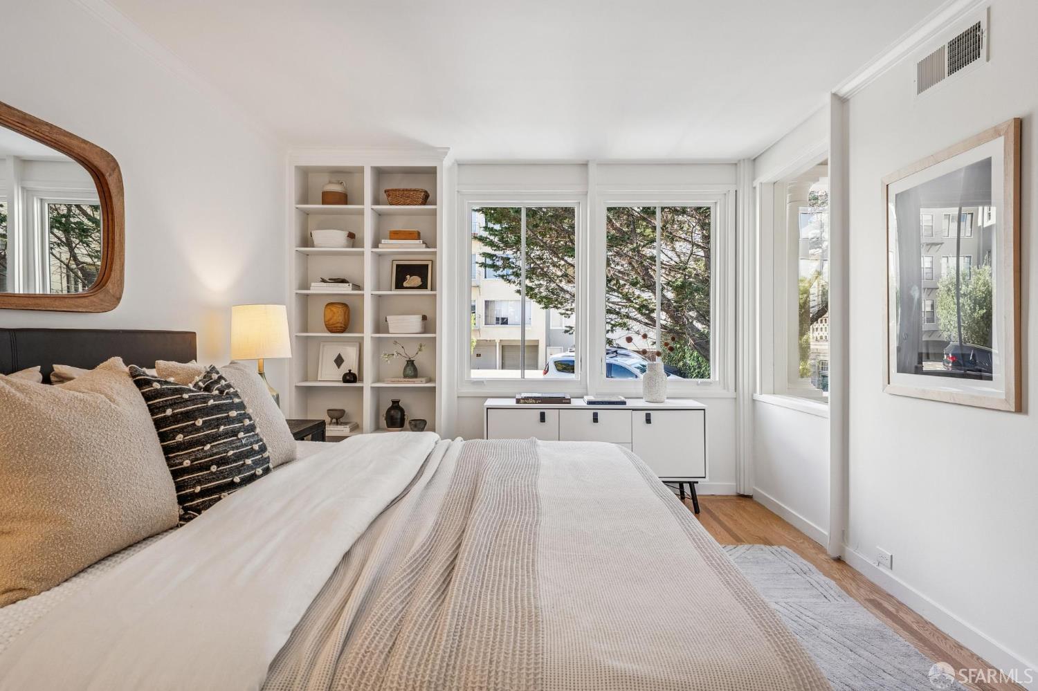 Detail Gallery Image 27 of 72 For 33 Grenard Ter, San Francisco,  CA 94109 - 3 Beds | 2/1 Baths