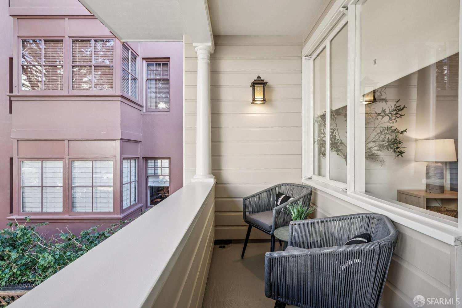 Detail Gallery Image 25 of 72 For 33 Grenard Ter, San Francisco,  CA 94109 - 3 Beds | 2/1 Baths