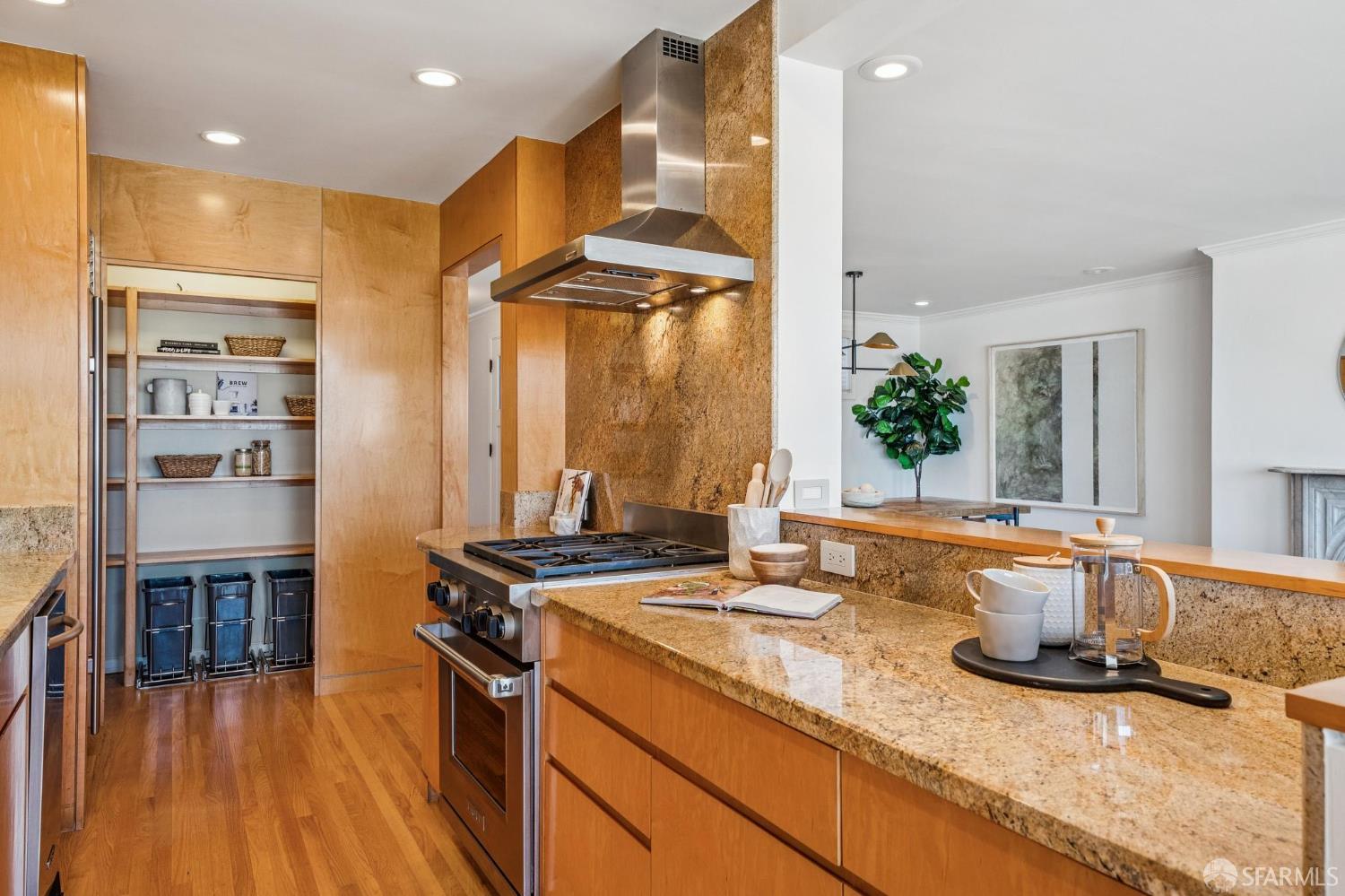 Detail Gallery Image 19 of 72 For 33 Grenard Ter, San Francisco,  CA 94109 - 3 Beds | 2/1 Baths