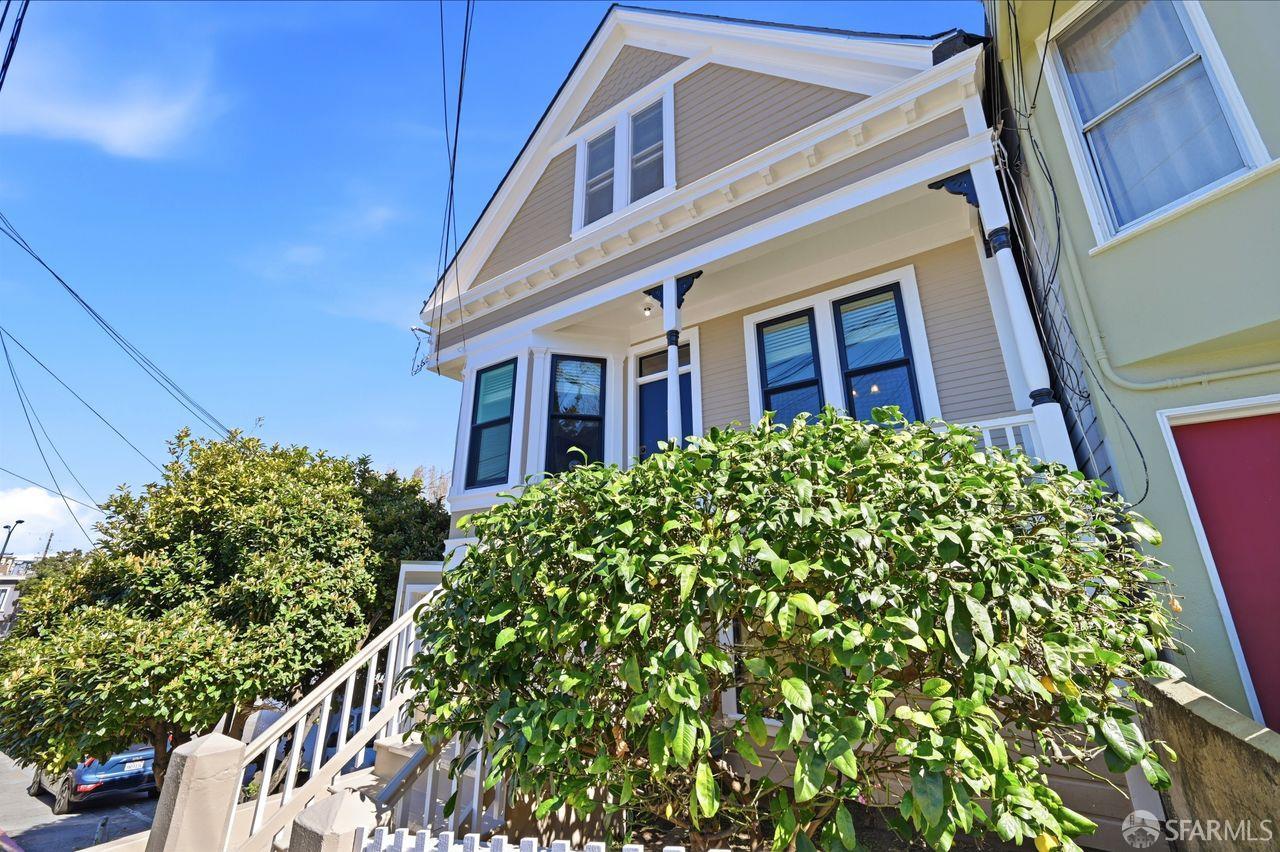 Detail Gallery Image 4 of 49 For 1529 Hampshire St, San Francisco,  CA 94110 - 3 Beds | 1/1 Baths