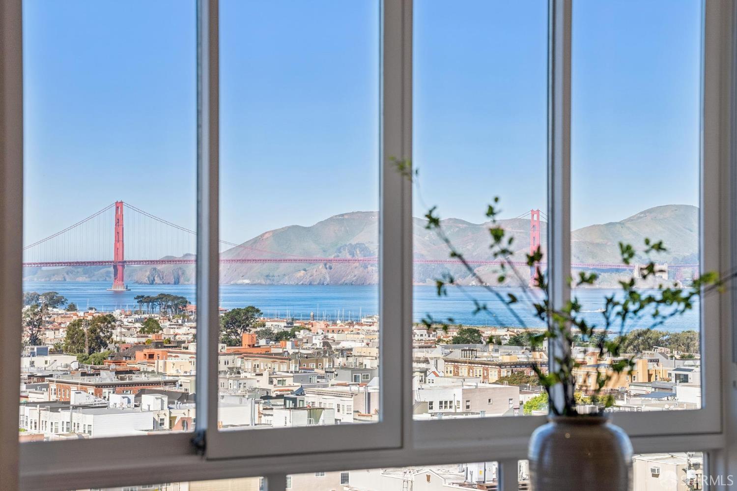 Detail Gallery Image 14 of 72 For 33 Grenard Ter, San Francisco,  CA 94109 - 3 Beds | 2/1 Baths