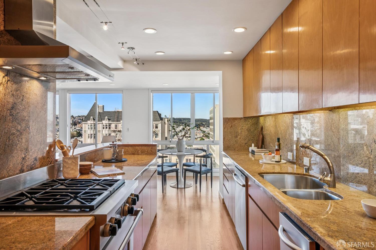 Detail Gallery Image 17 of 72 For 33 Grenard Ter, San Francisco,  CA 94109 - 3 Beds | 2/1 Baths