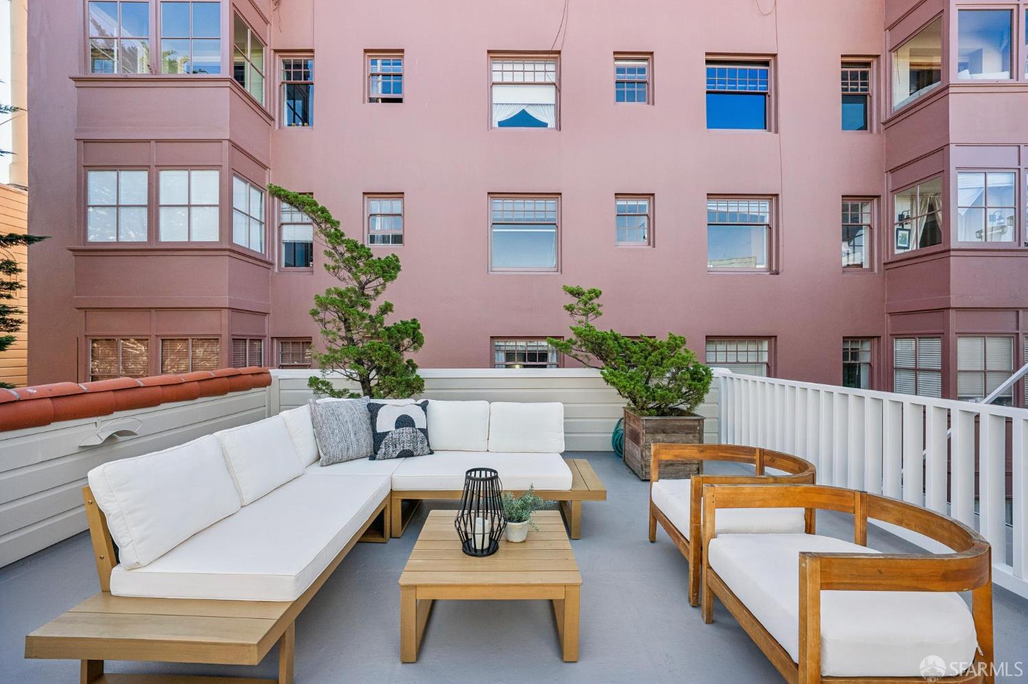 Detail Gallery Image 34 of 72 For 33 Grenard Ter, San Francisco,  CA 94109 - 3 Beds | 2/1 Baths