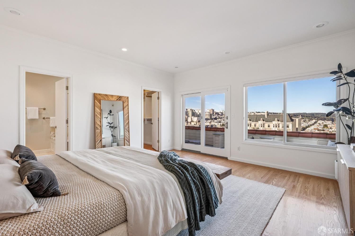 Detail Gallery Image 38 of 72 For 33 Grenard Ter, San Francisco,  CA 94109 - 3 Beds | 2/1 Baths