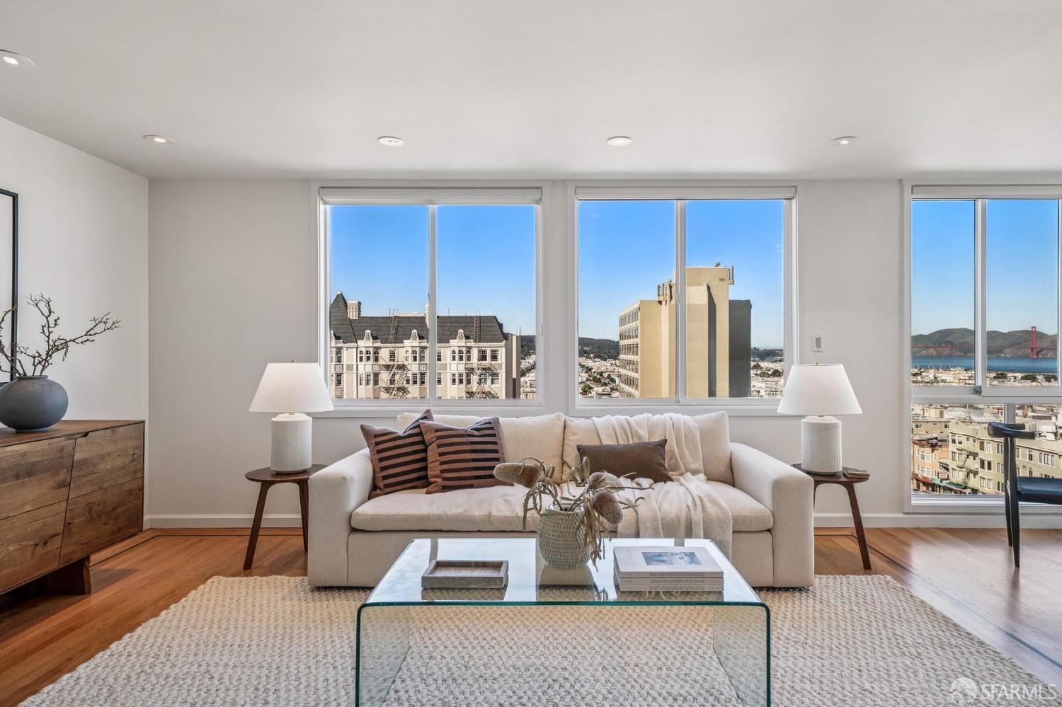 Detail Gallery Image 10 of 72 For 33 Grenard Ter, San Francisco,  CA 94109 - 3 Beds | 2/1 Baths