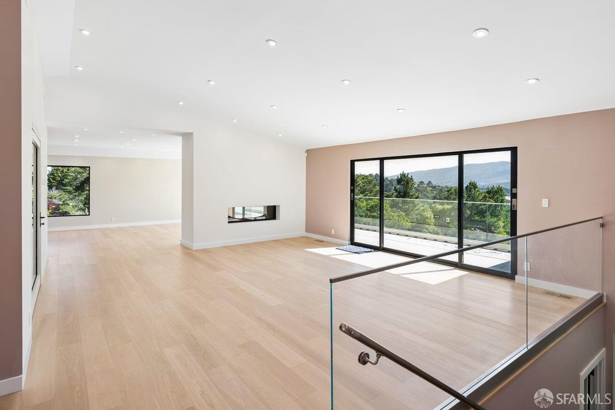 Detail Gallery Image 7 of 95 For 1435 Lakeview Dr, Hillsborough,  CA 94010 - 6 Beds | 5/1 Baths