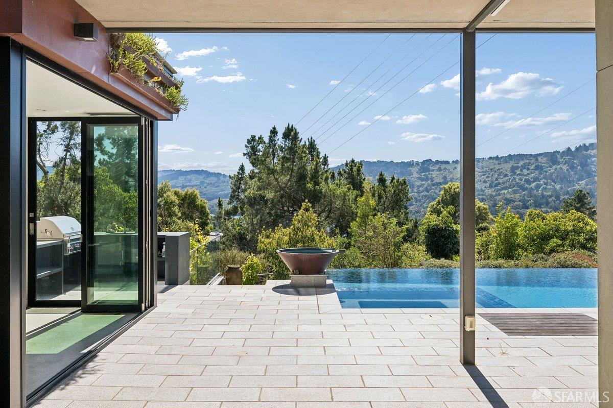 Detail Gallery Image 71 of 95 For 1435 Lakeview Dr, Hillsborough,  CA 94010 - 6 Beds | 5/1 Baths