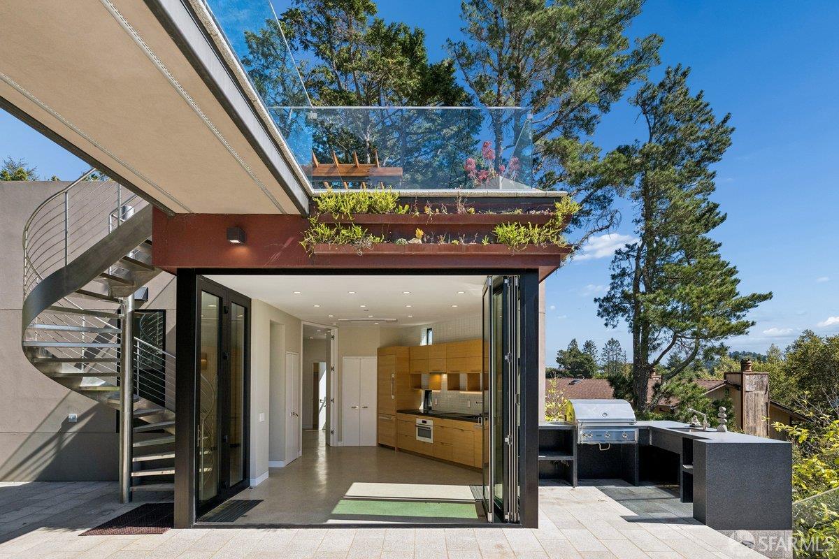 Detail Gallery Image 68 of 95 For 1435 Lakeview Dr, Hillsborough,  CA 94010 - 6 Beds | 5/1 Baths