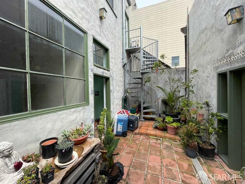 Detail Gallery Image 4 of 10 For 327 Noe St, San Francisco,  CA 94114 - – Beds | – Baths