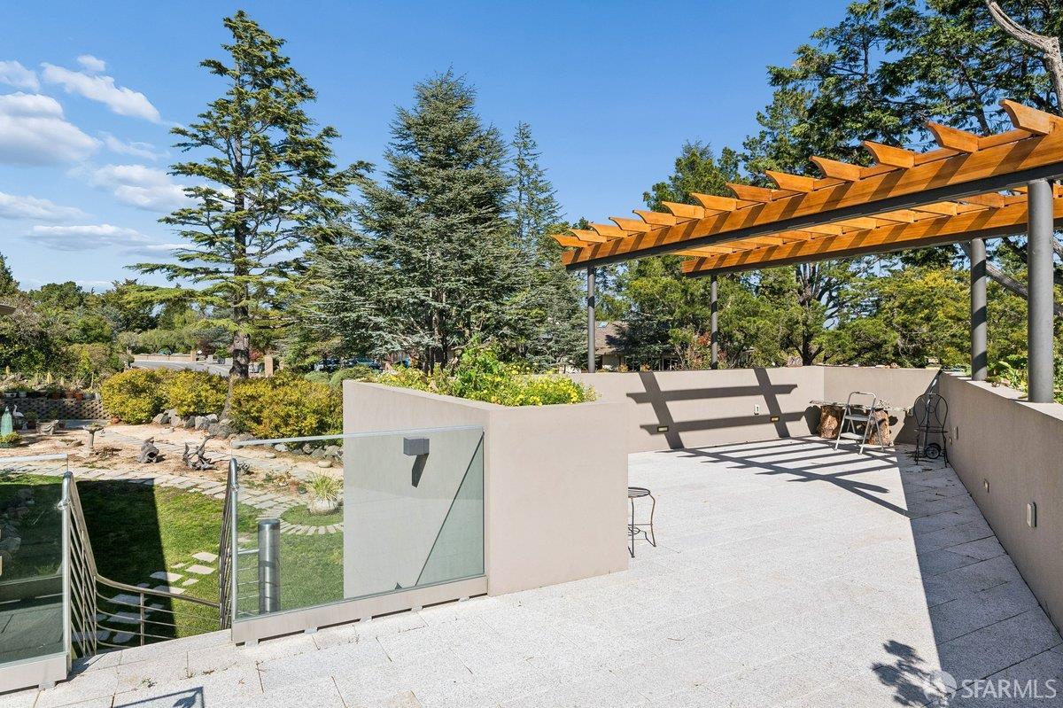 Detail Gallery Image 37 of 95 For 1435 Lakeview Dr, Hillsborough,  CA 94010 - 6 Beds | 5/1 Baths