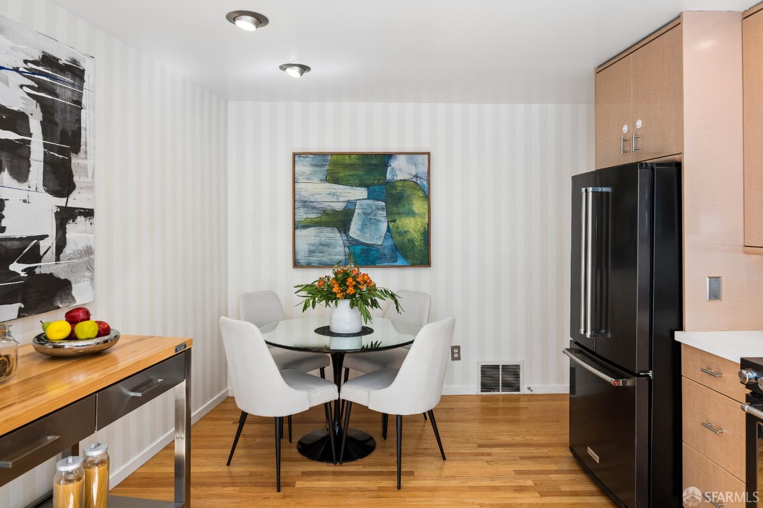 Detail Gallery Image 7 of 18 For 468 Corbett Ave, San Francisco,  CA 94114 - 2 Beds | 1 Baths