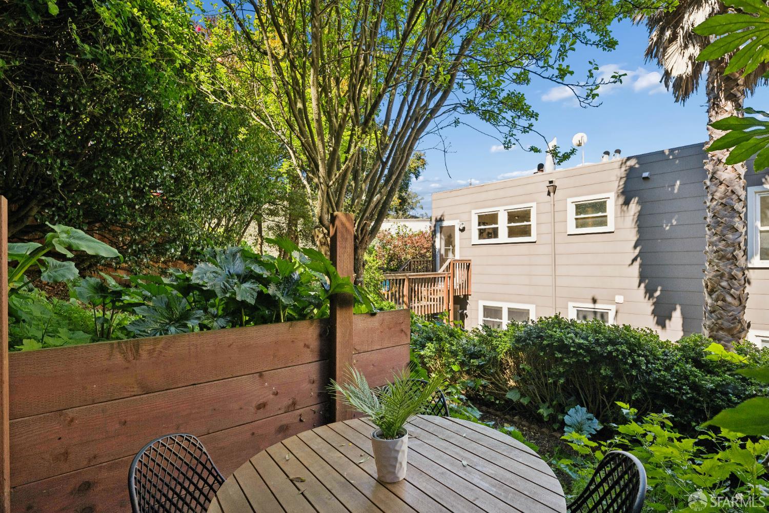 Detail Gallery Image 16 of 18 For 468 Corbett Ave, San Francisco,  CA 94114 - 2 Beds | 1 Baths