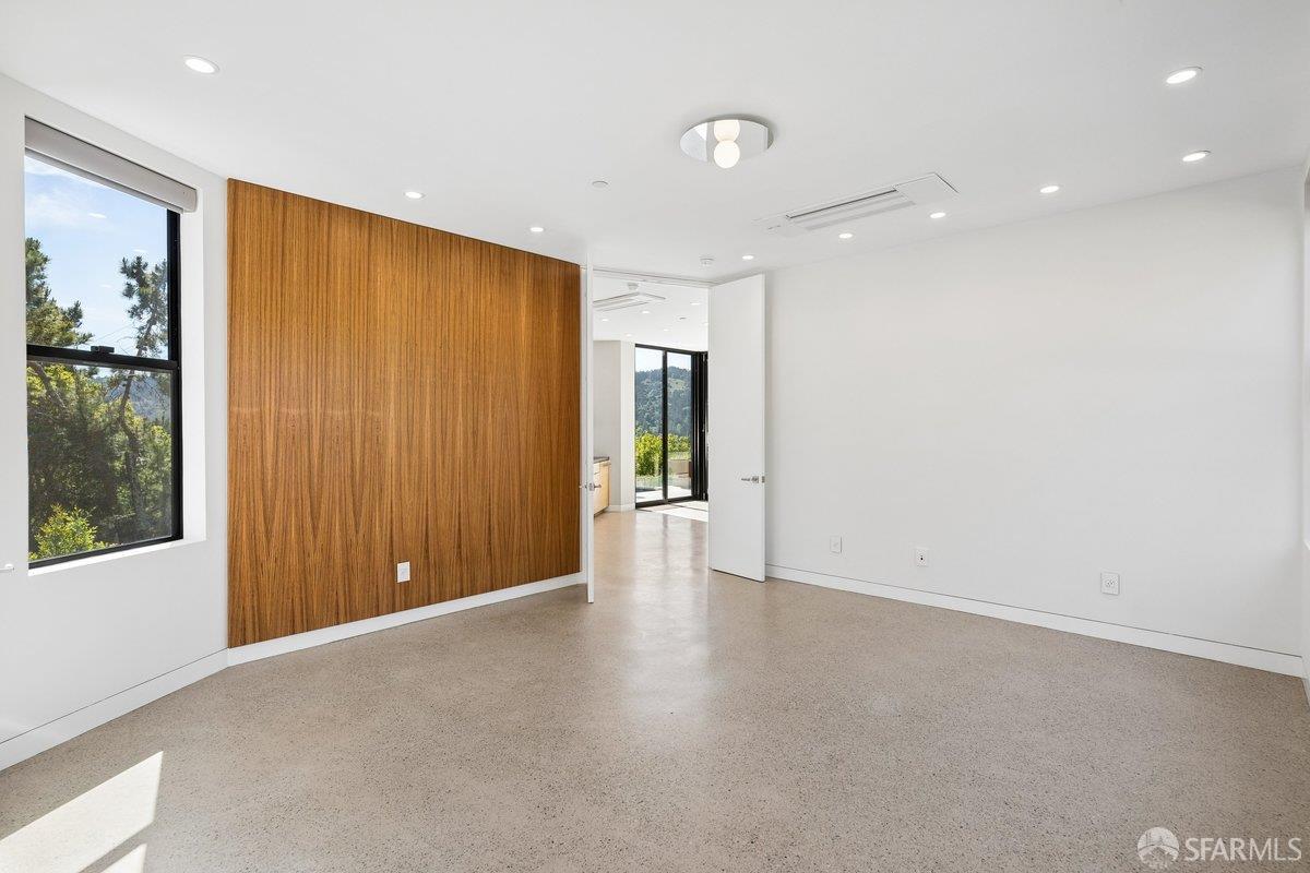 Detail Gallery Image 77 of 95 For 1435 Lakeview Dr, Hillsborough,  CA 94010 - 6 Beds | 5/1 Baths