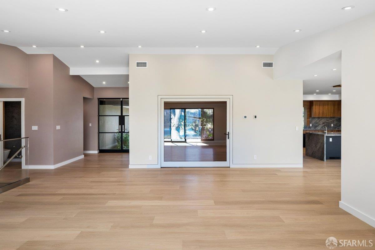 Detail Gallery Image 12 of 95 For 1435 Lakeview Dr, Hillsborough,  CA 94010 - 6 Beds | 5/1 Baths