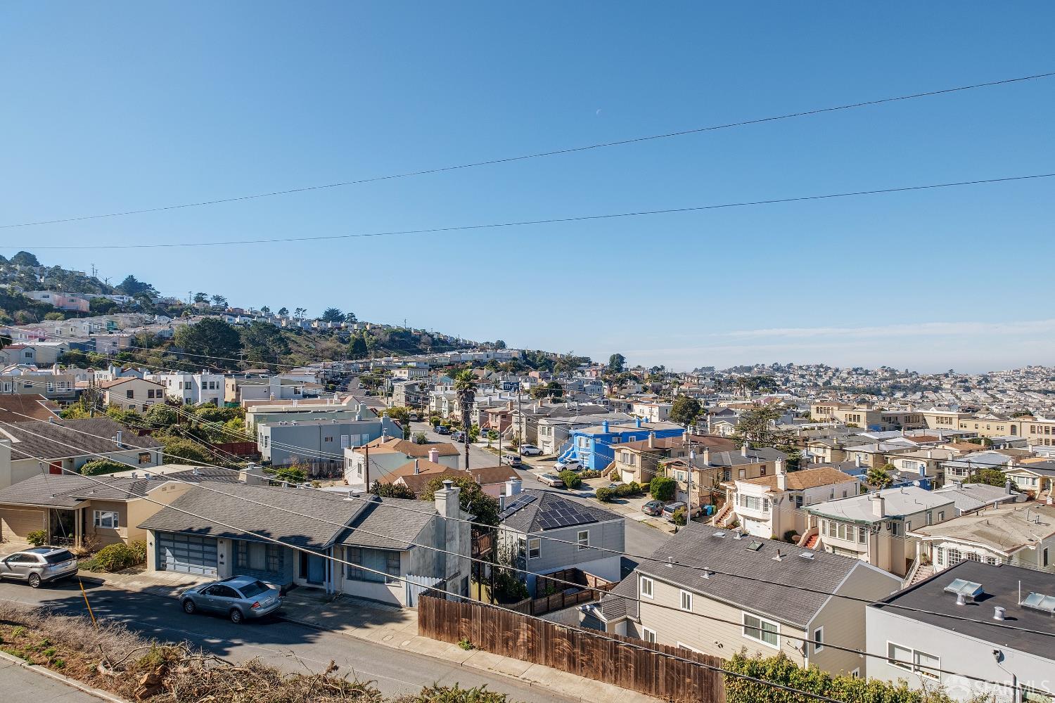 Detail Gallery Image 22 of 35 For 97 Canyon Dr, San Francisco,  CA 94112 - 4 Beds | 2/3 Baths