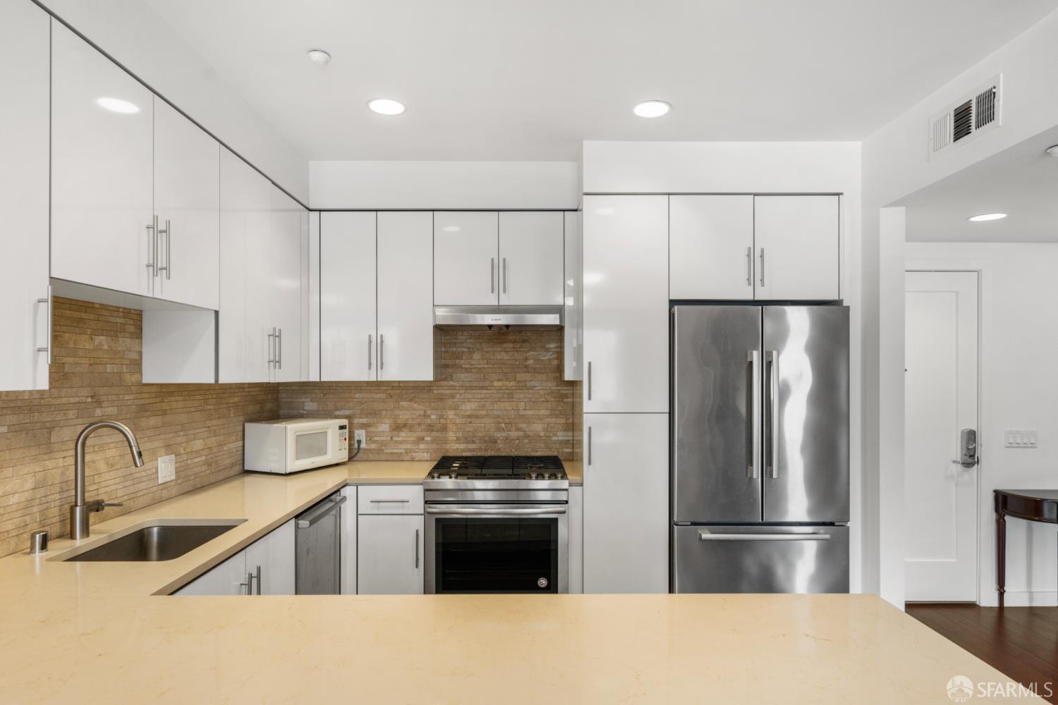 Detail Gallery Image 8 of 29 For 50 Jerrold Ave #214,  San Francisco,  CA 94124 - 2 Beds | 2 Baths