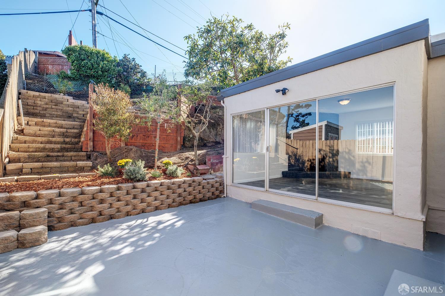 Detail Gallery Image 7 of 35 For 97 Canyon Dr, San Francisco,  CA 94112 - 4 Beds | 2/3 Baths