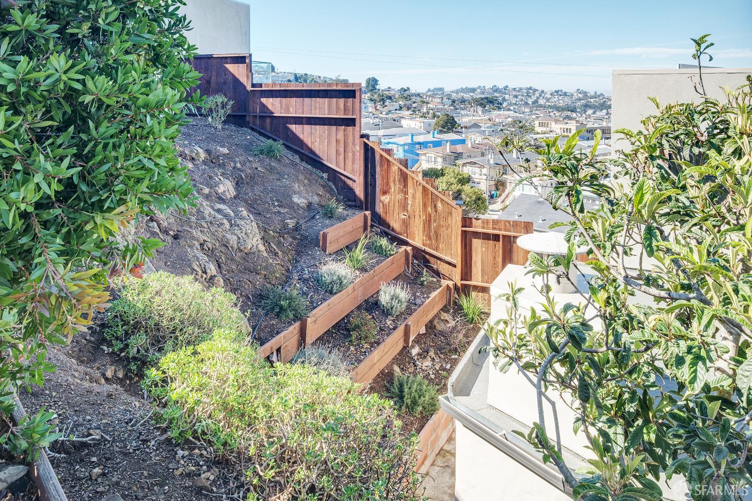 Detail Gallery Image 28 of 35 For 97 Canyon Dr, San Francisco,  CA 94112 - 4 Beds | 2/3 Baths