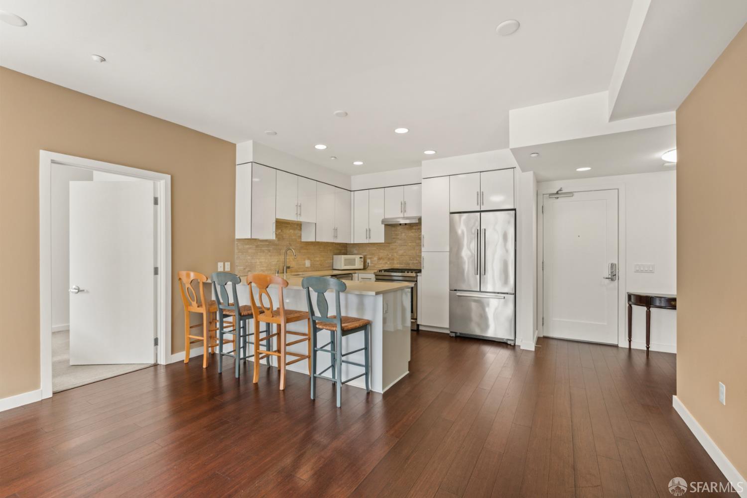 Detail Gallery Image 6 of 29 For 50 Jerrold Ave #214,  San Francisco,  CA 94124 - 2 Beds | 2 Baths