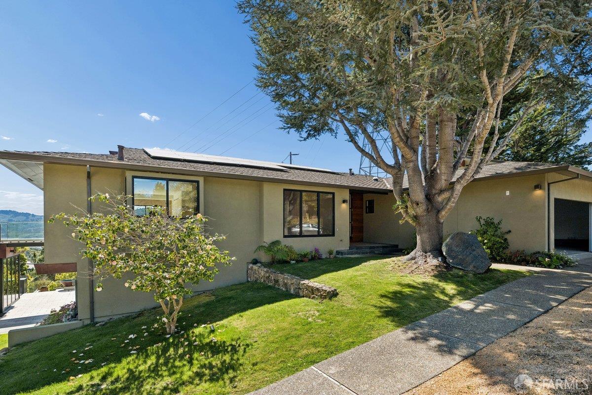 Detail Gallery Image 2 of 95 For 1435 Lakeview Dr, Hillsborough,  CA 94010 - 6 Beds | 5/1 Baths