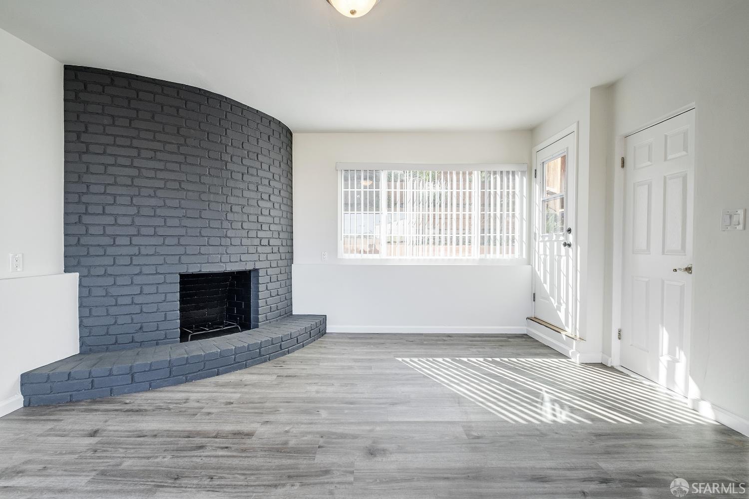 Detail Gallery Image 8 of 35 For 97 Canyon Dr, San Francisco,  CA 94112 - 4 Beds | 2/3 Baths