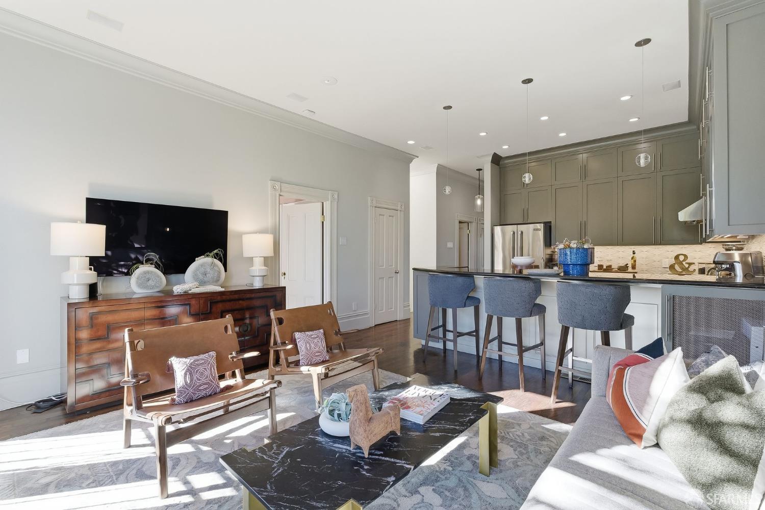 Detail Gallery Image 4 of 36 For 1375 Sanchez St, San Francisco,  CA 94131 - 3 Beds | 2 Baths