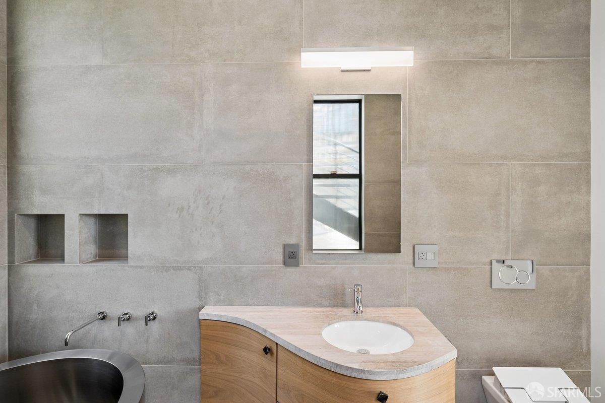 Detail Gallery Image 81 of 95 For 1435 Lakeview Dr, Hillsborough,  CA 94010 - 6 Beds | 5/1 Baths