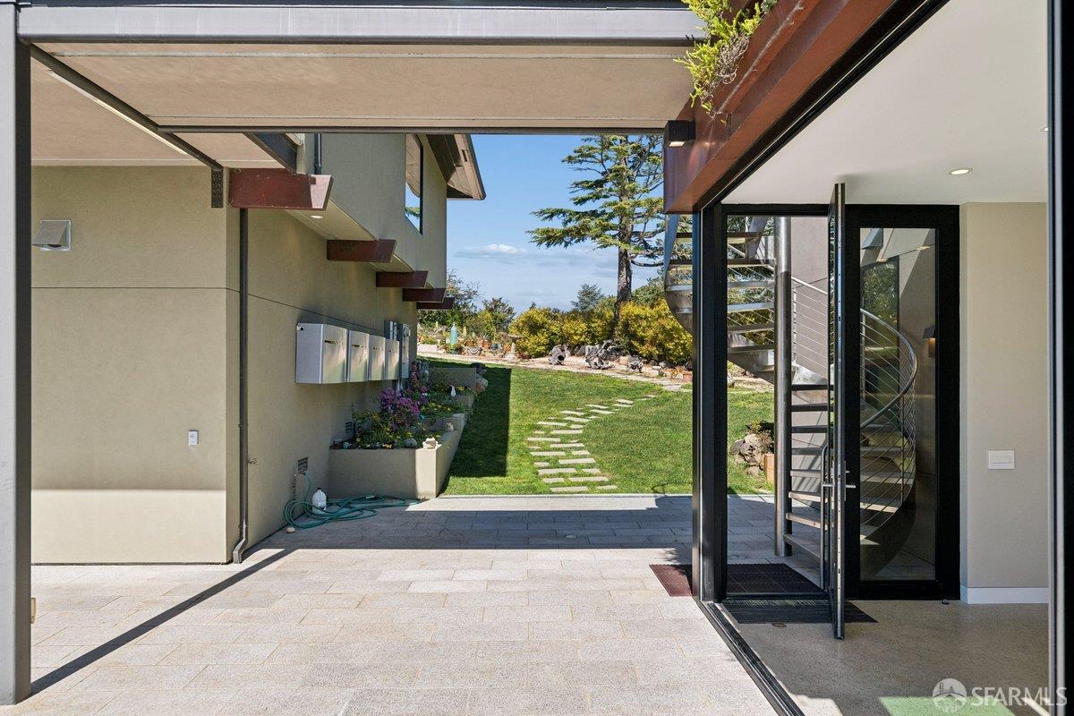 Detail Gallery Image 69 of 95 For 1435 Lakeview Dr, Hillsborough,  CA 94010 - 6 Beds | 5/1 Baths