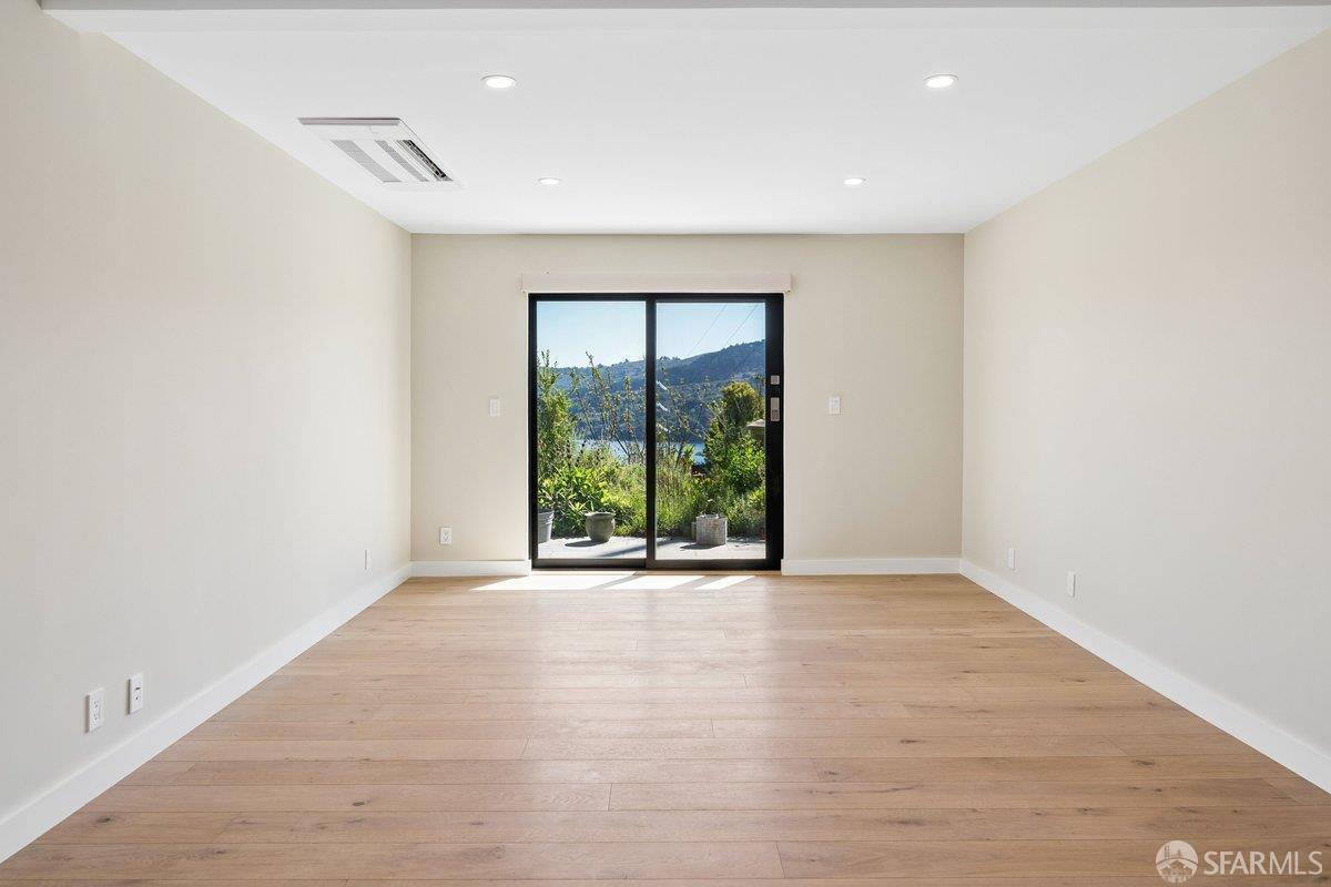 Detail Gallery Image 55 of 95 For 1435 Lakeview Dr, Hillsborough,  CA 94010 - 6 Beds | 5/1 Baths