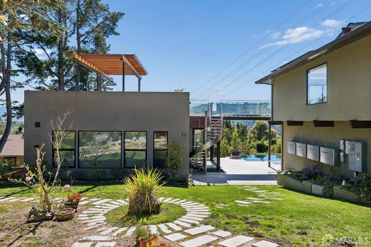 Detail Gallery Image 62 of 95 For 1435 Lakeview Dr, Hillsborough,  CA 94010 - 6 Beds | 5/1 Baths