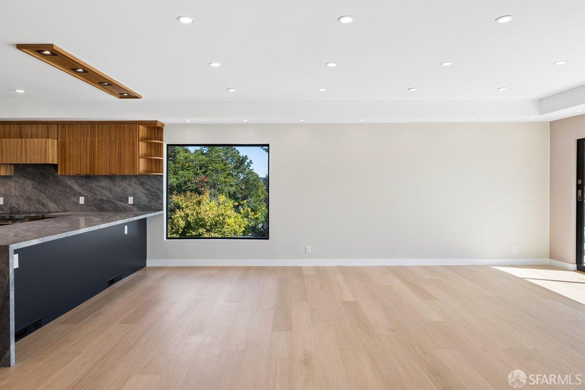 Detail Gallery Image 17 of 95 For 1435 Lakeview Dr, Hillsborough,  CA 94010 - 6 Beds | 5/1 Baths